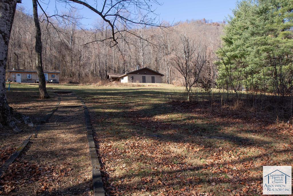 Path from Dining Hall to Studio / Bath house