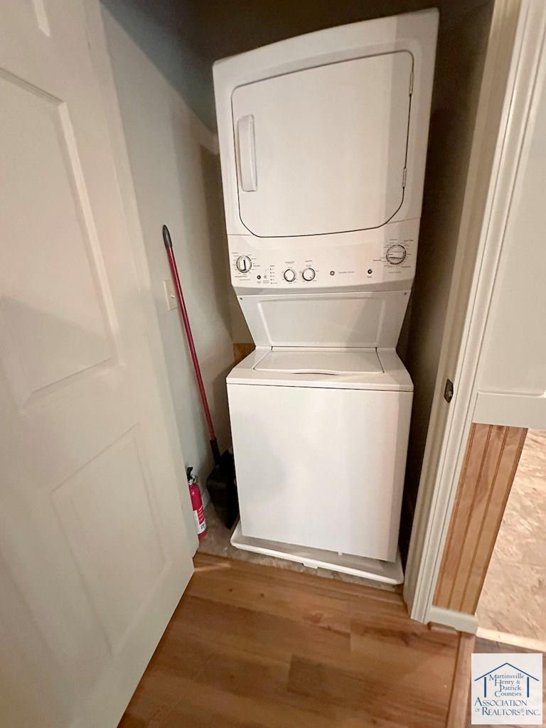 Full size stackable washer/dryer