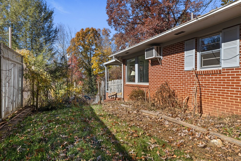 Fenced side yard