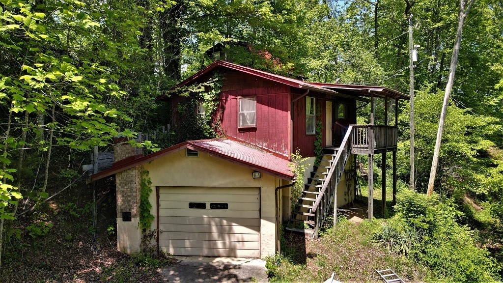 Small Cabin Over Garage