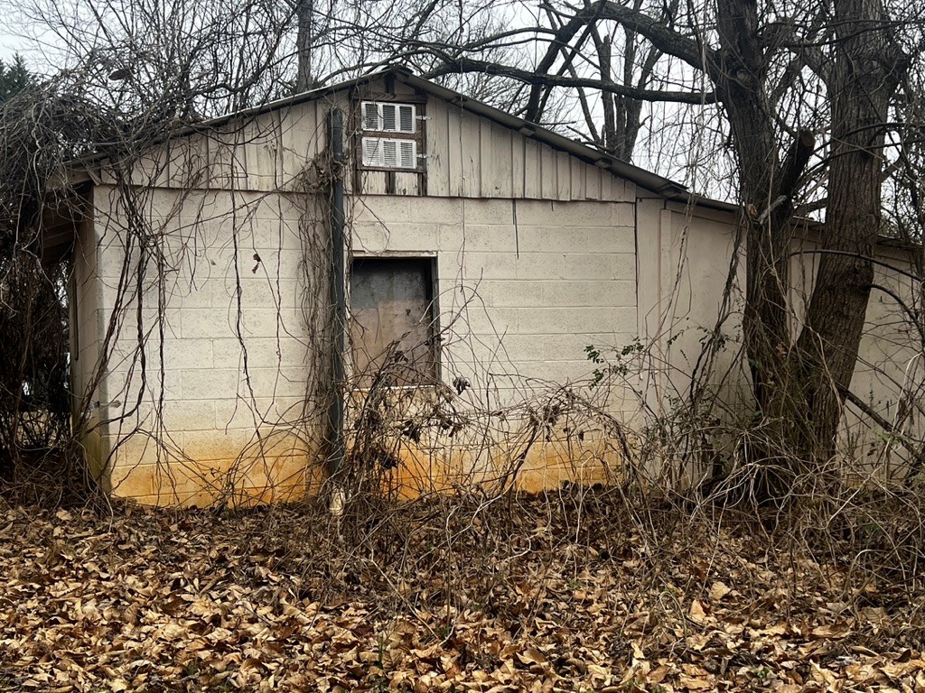 Shed / Outbuilding on Residential Lot