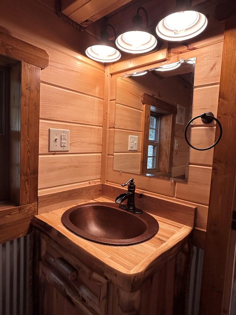 Full Bathroom (Additional View)