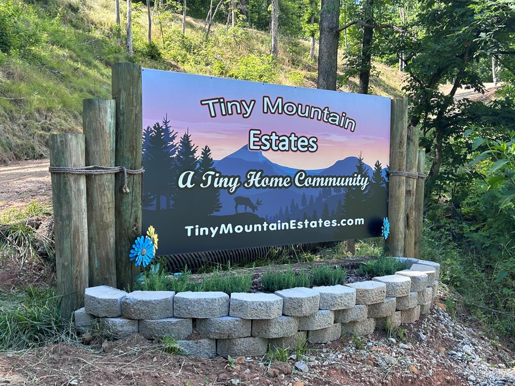 Tiny Home Estates Entrance Sign