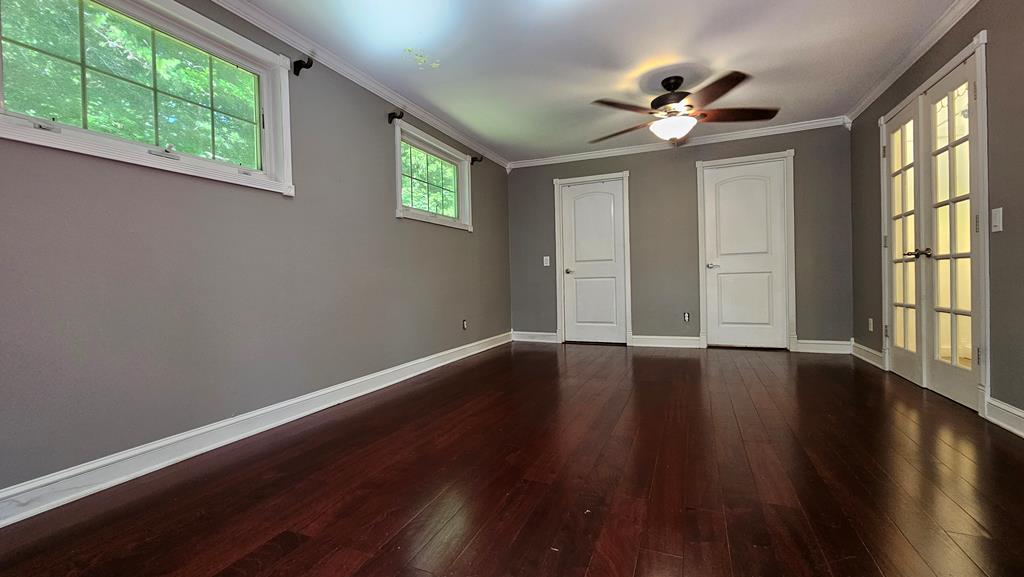 Primary/Master w/ Ensuite / Walk-in closet