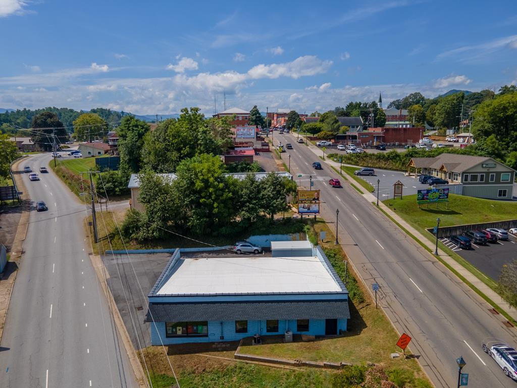 Left side is E. Palmer, Right Side is Main St.