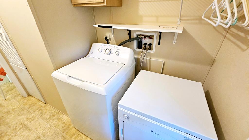 Laundry Room w/ deck access door