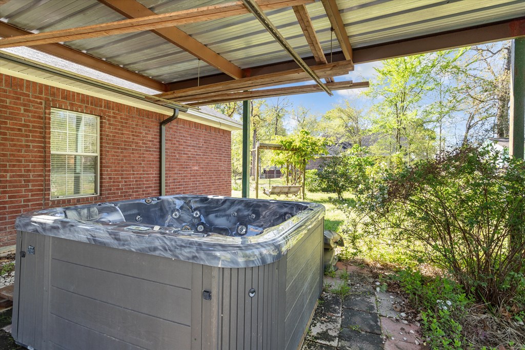 Hot tub - side yard/covered 