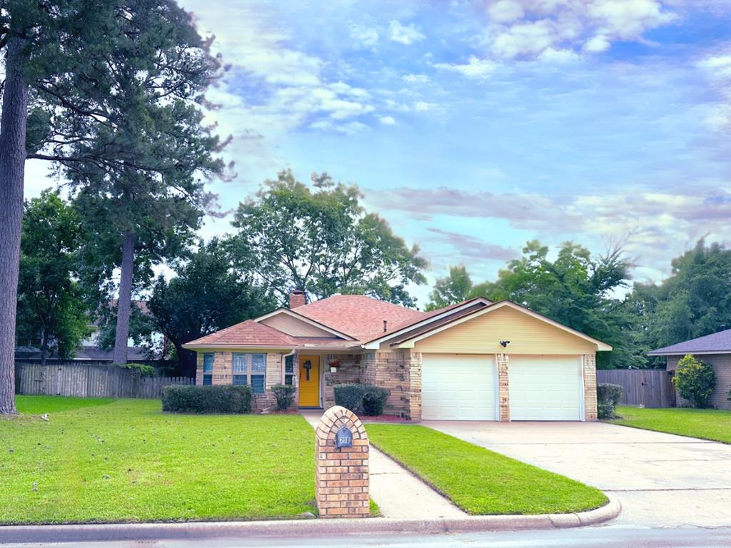 Move-in ready home on quiet street in Crown Colony