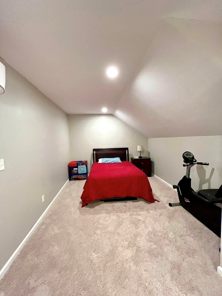 Bonus Room/Fourth Bedroom