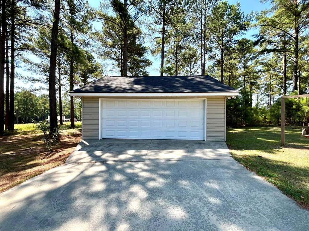 Detached Garage/Shop