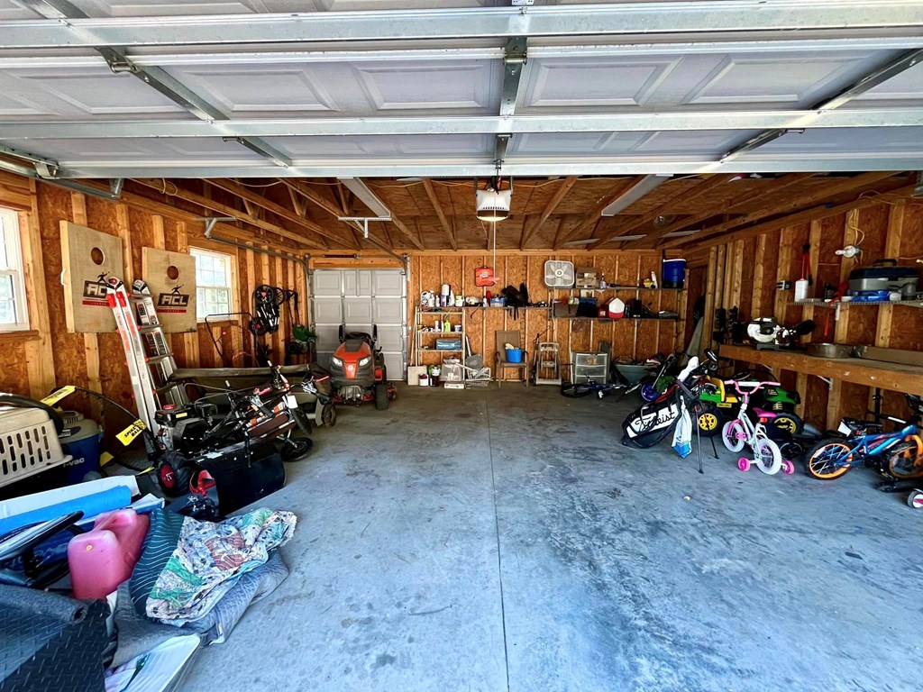 Detached Garage/Shop