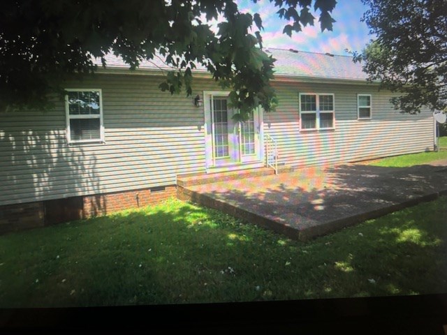 French door leading to patio