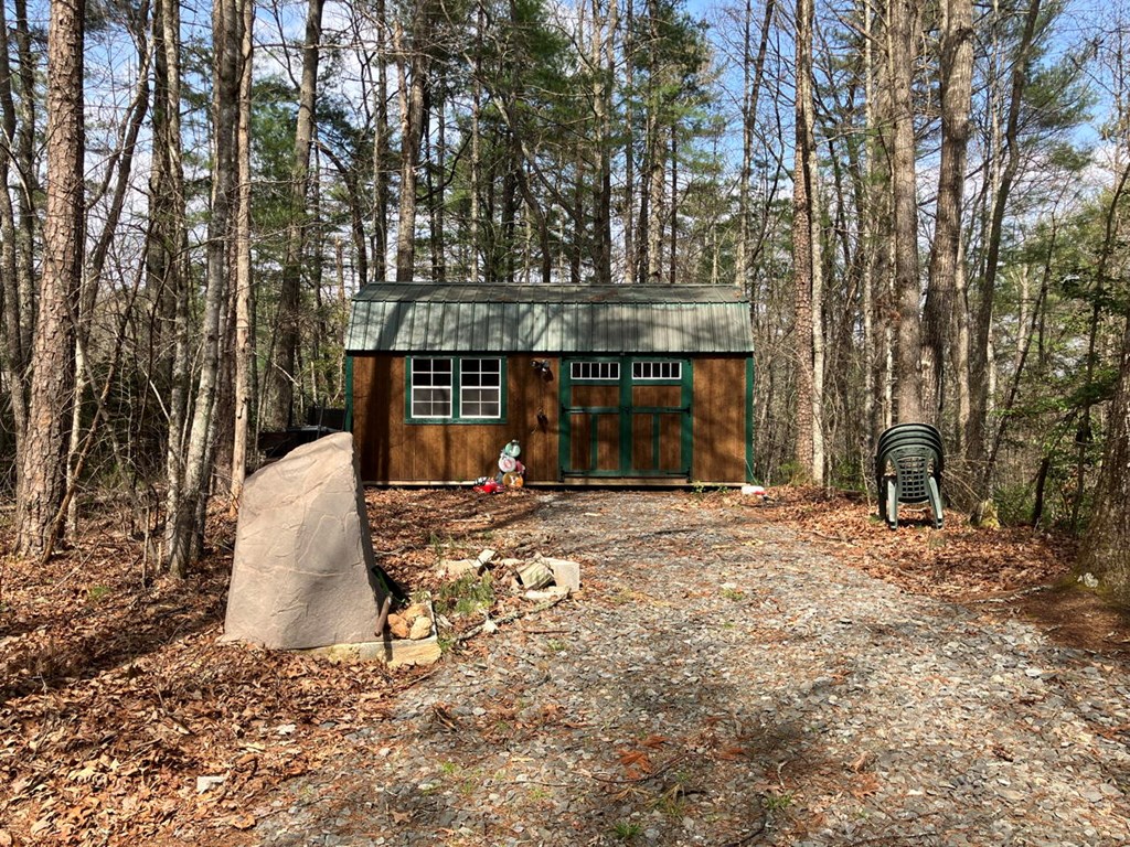 shed and well (rock)