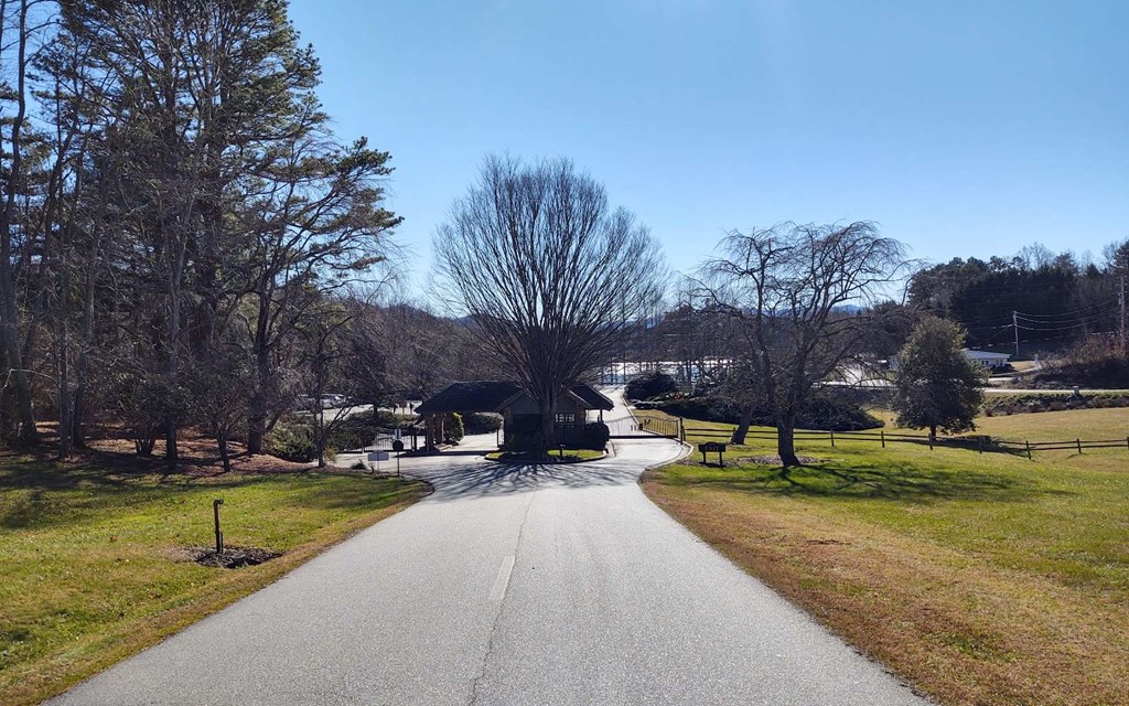 Entrance to Mountain Harbour