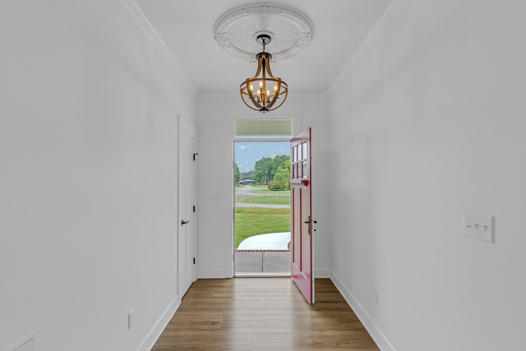 Foyer is nice and wide