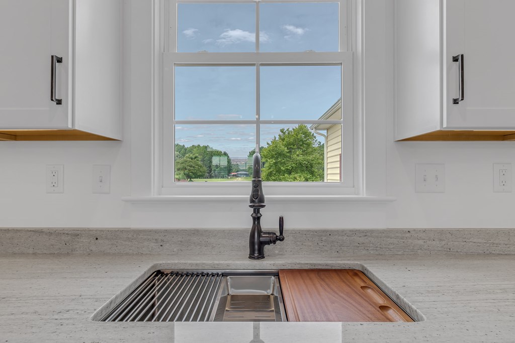 Great natural light at the sink