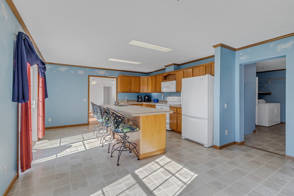 Kitchen & Dining Area