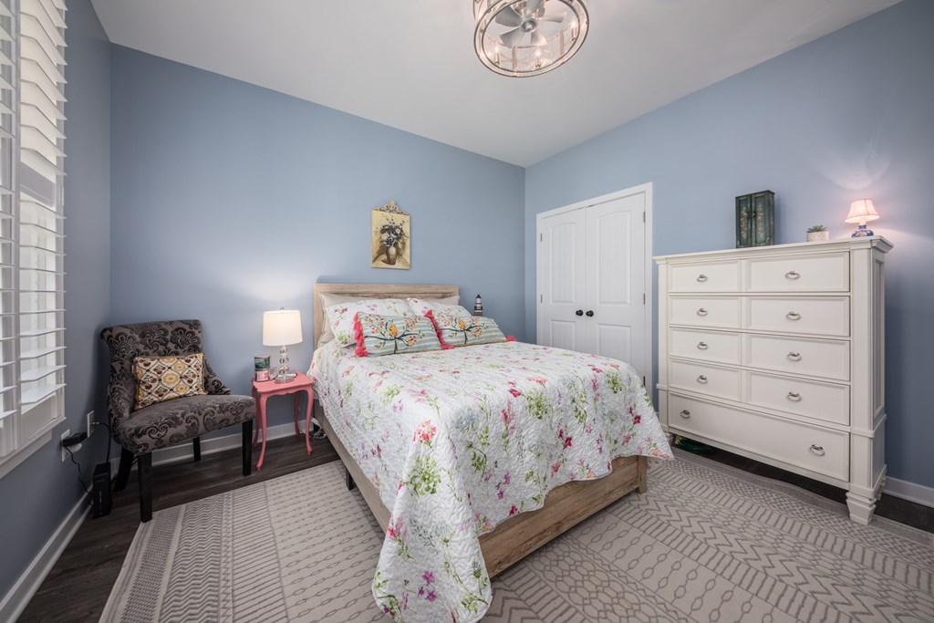 Coastal paint colors - Bedroom 3