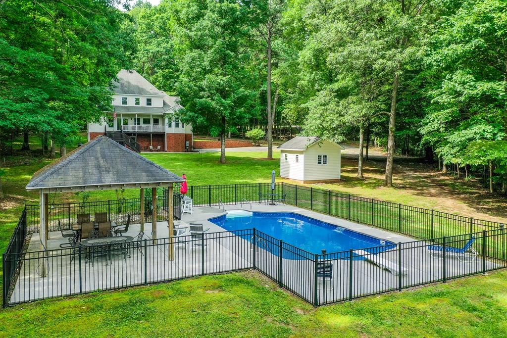 Pool/Shed/Backyard