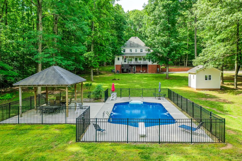 Pool/Shed/Backyard