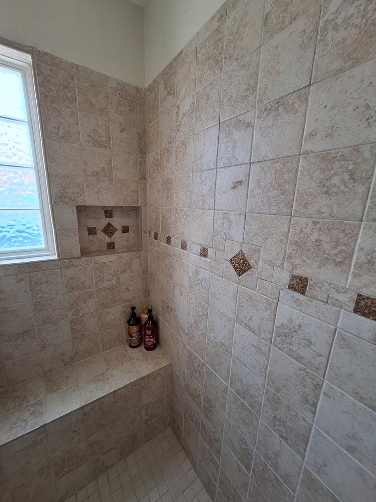 Tiled shower with bench