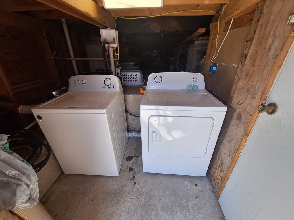 Full size washer and dryer below