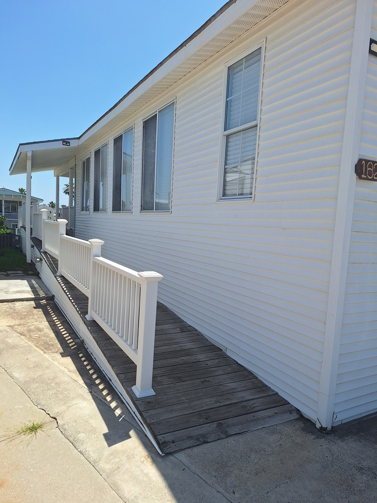 Handicap ramp to entry