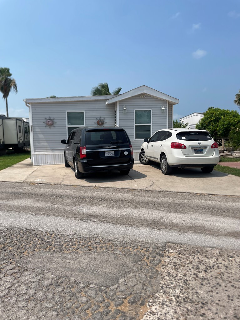 Front parking for 3 vehicles 