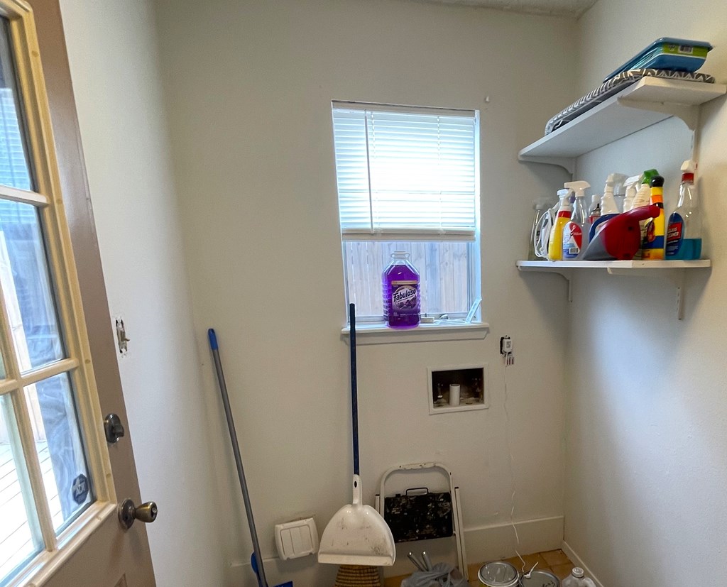 Laundry room off kitchen