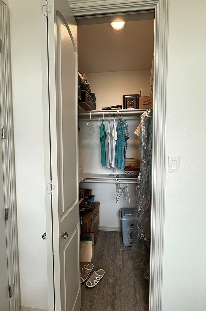 Bedroom B Closet