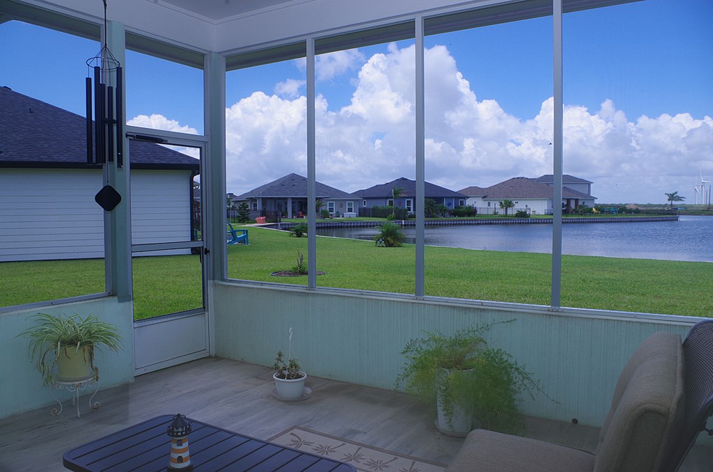 Screened Patio - Lake View