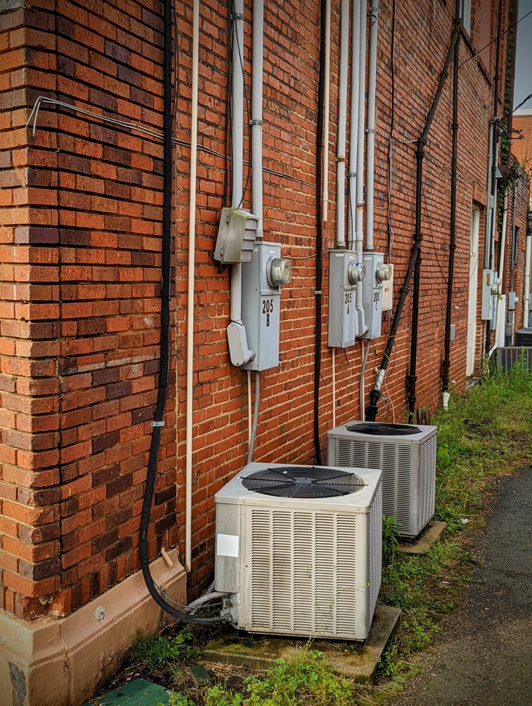 Utility Nest for Apartments in Alley