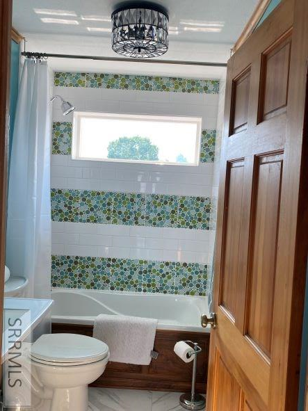 Upper Apartment - Main Bathroom