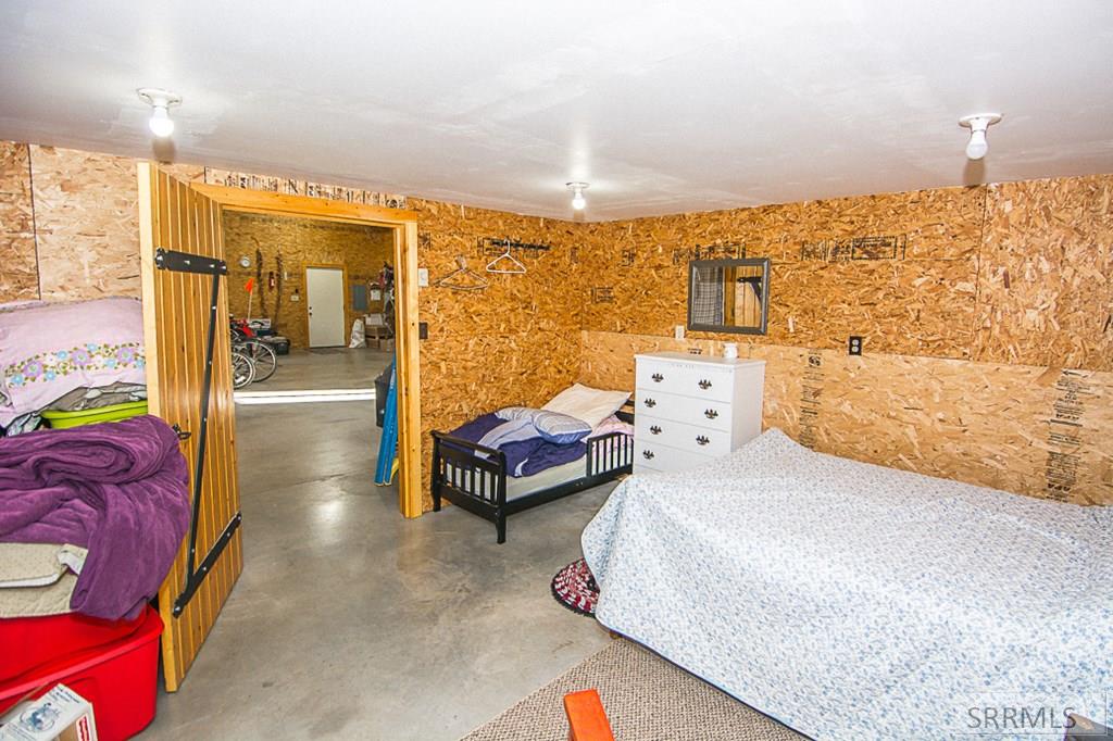 Guest room/pantry in shop