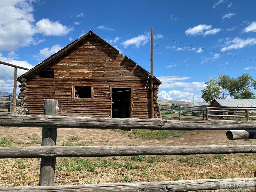 Log barn w/concrete floor