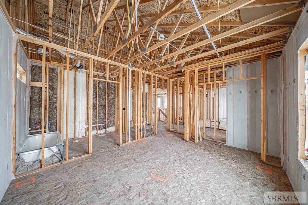 Guest Bedroom / Bathroom