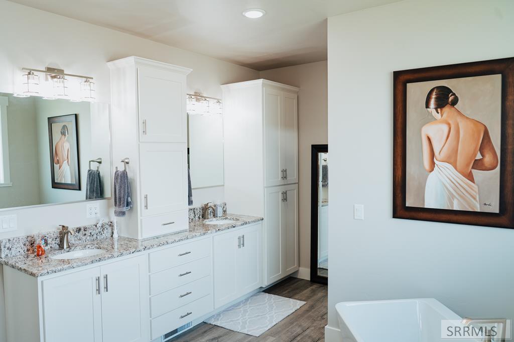 Master Suite Bathroom