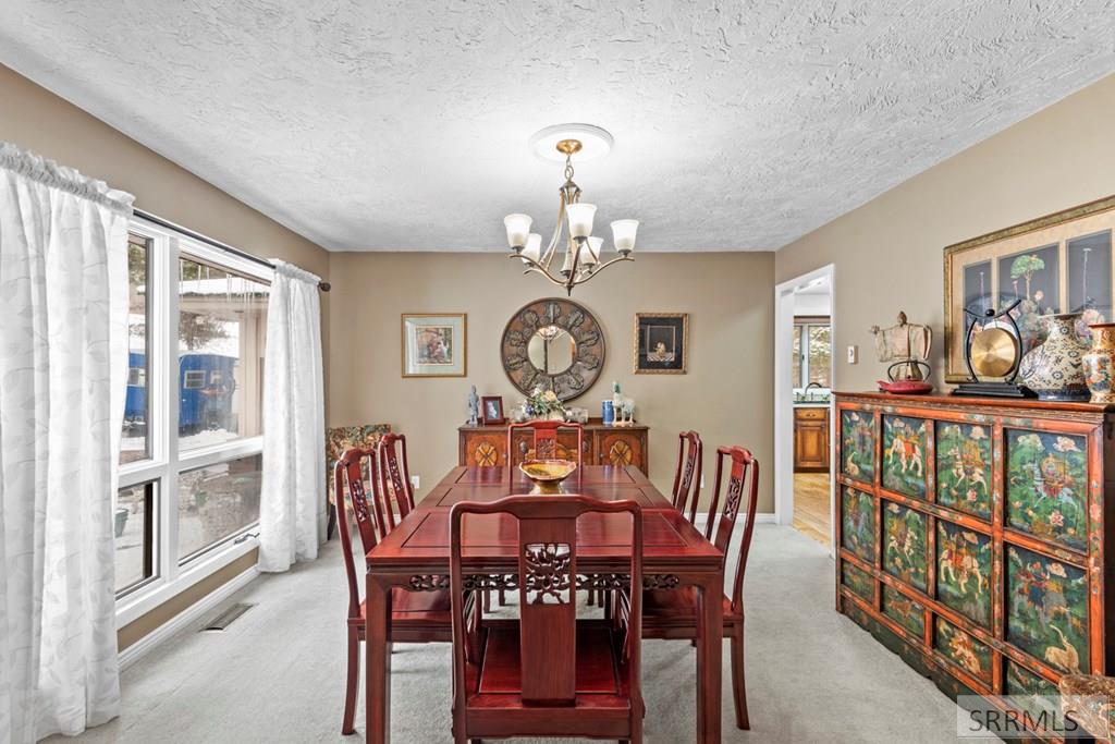 Spacious Dining Room 