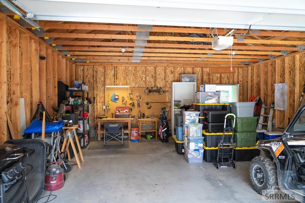 Detached garage