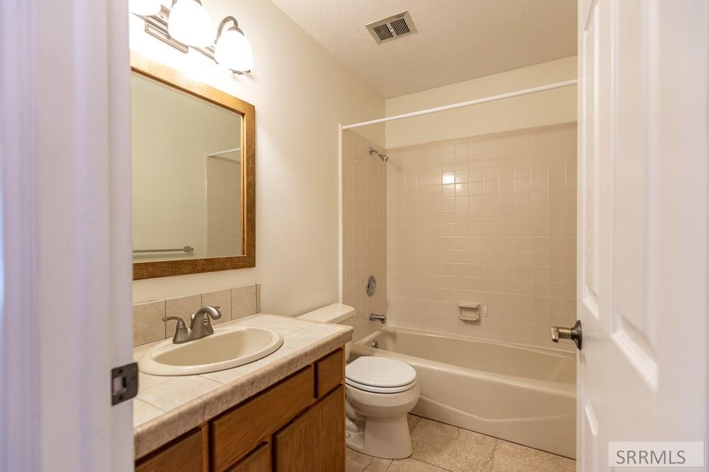 MAIN FLOOR BATHROOM