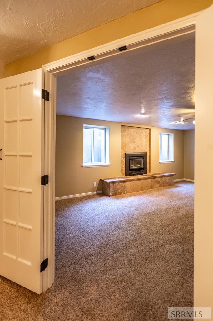 BASEMENT BONUS ROOM 