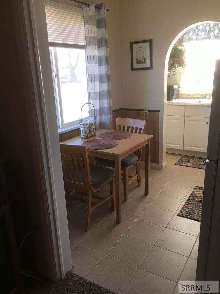 UNIT 3 DINING NOOK