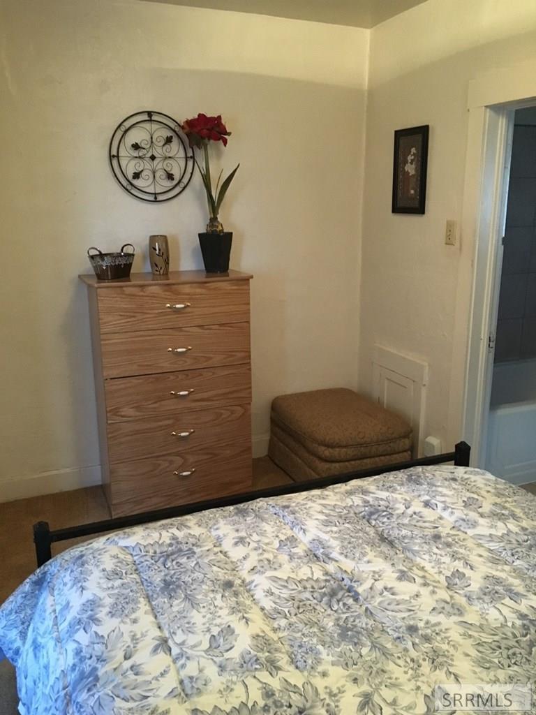 BEDROOM UNIT 2