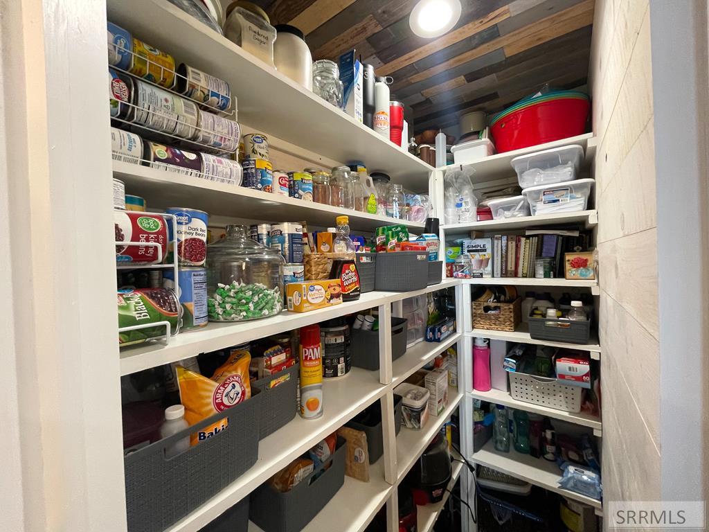 Walk-in Pantry