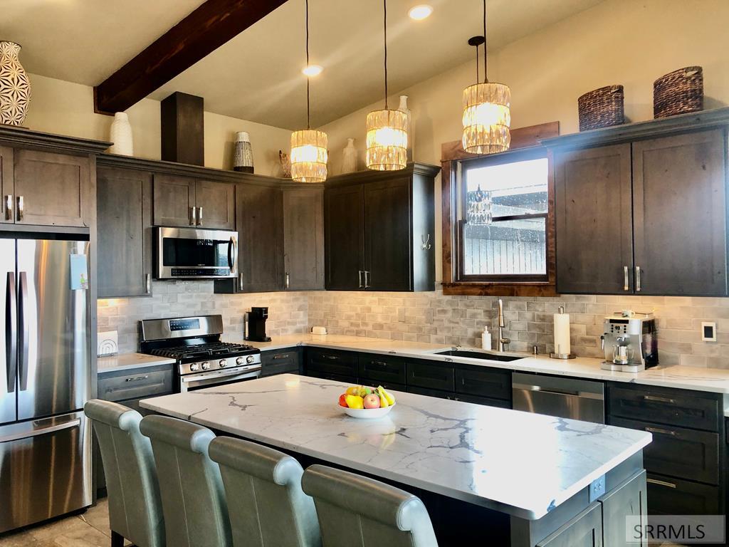 Attractive Kitchen Area 