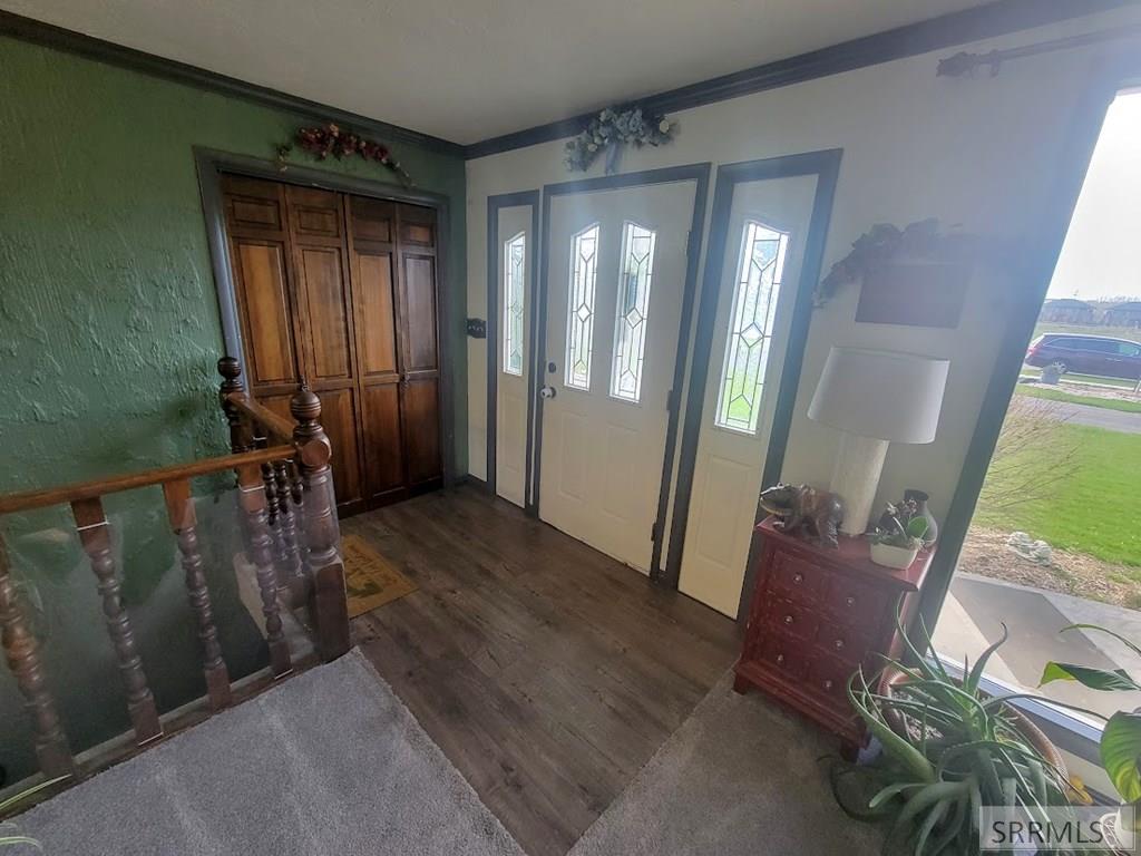 SOLID SURFACE ENTRY & COAT CLOSET!