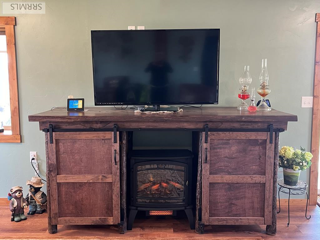 Free Standing Electric Fireplace