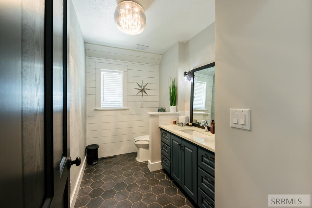 Main Floor Bathroom 