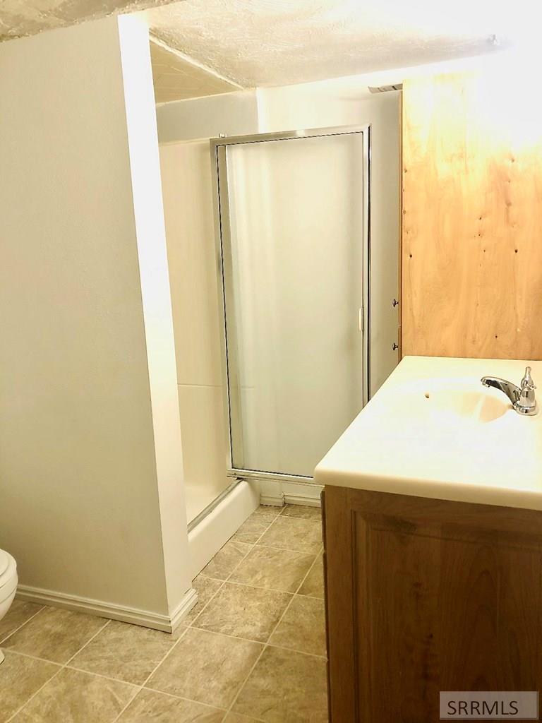 Unit #2 Bathroom