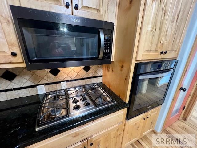 Gas Cooktop and Microwave